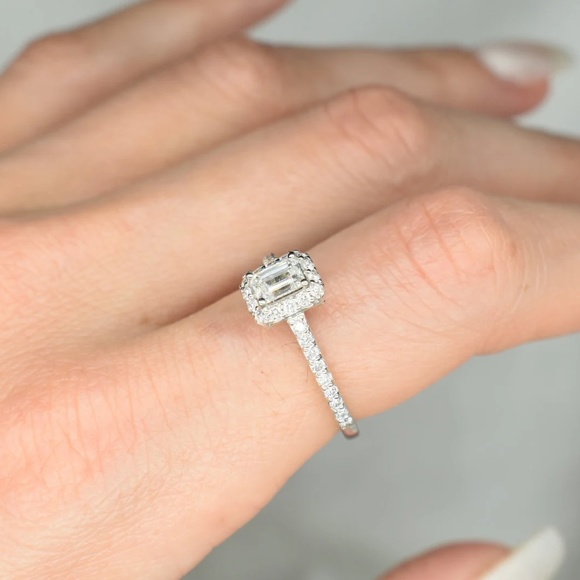 18K White Gold Emerald Diamond Engagement Ring - Wedding Anniversary Birthday - Picture 4 of 7